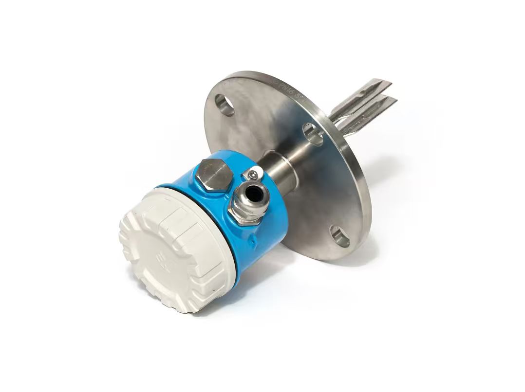 What could be the cause of a communication malfunction between the PTFE flange tuning fork level switch and the control system? - Kiel Planck